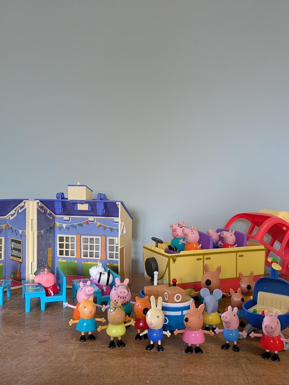 Peppa Pig Playset Figure Bundle - Assorted Pink, Yellow, Blue Characters